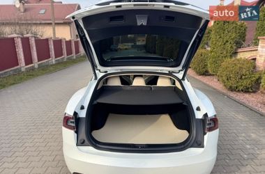 Лифтбек Tesla Model S 2018 в Черновцах