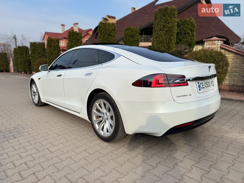 Лифтбек Tesla Model S 2018 в Черновцах
