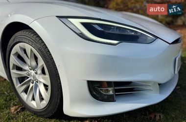 Лифтбек Tesla Model S 2018 в Черновцах
