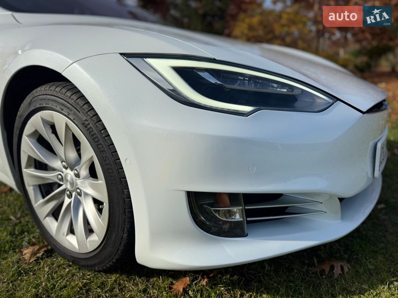 Лифтбек Tesla Model S 2018 в Черновцах