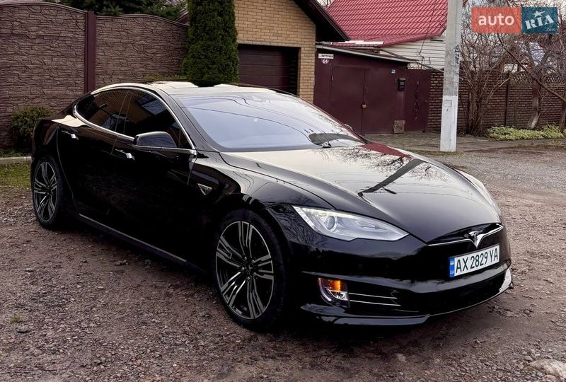 Лифтбек Tesla Model S 2015 в Харькове фото Лифтбек Tesla Model S 2015 в Харькове
