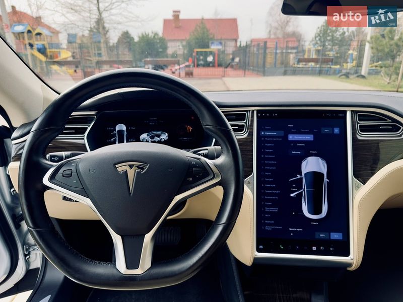 Ліфтбек Tesla Model S 2015 в Одесі