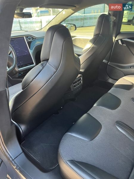 Ліфтбек Tesla Model S 2017 в Житомирі