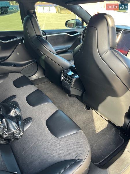 Ліфтбек Tesla Model S 2017 в Житомирі