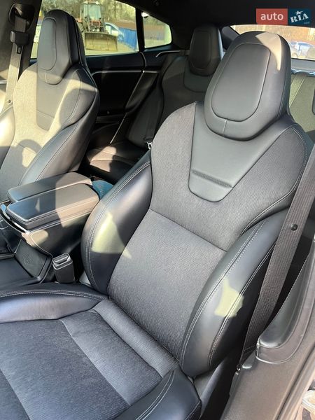 Ліфтбек Tesla Model S 2017 в Житомирі