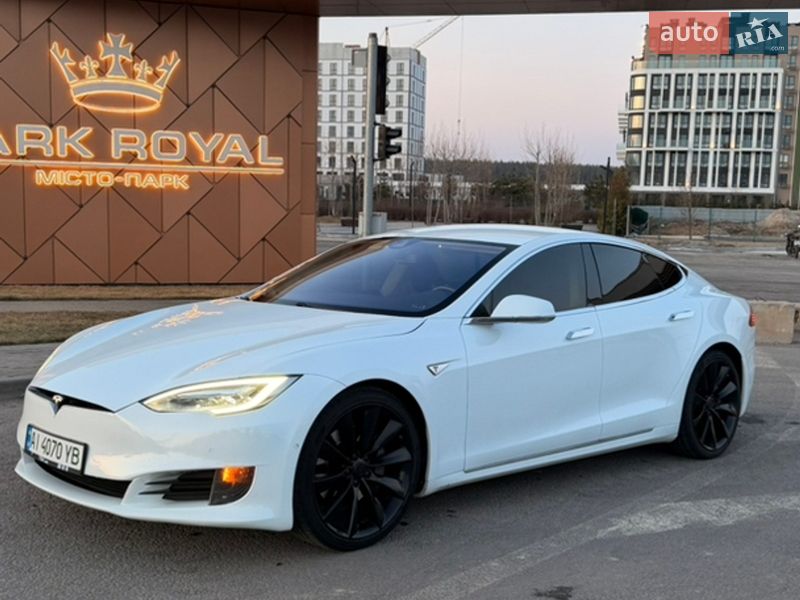 Лифтбек Tesla Model S 2016 в Киеве