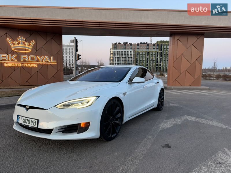 Лифтбек Tesla Model S 2016 в Киеве