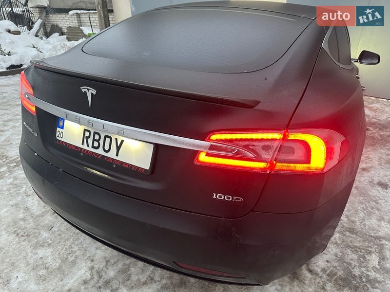 Лифтбек Tesla Model S 2017 в Тернополе