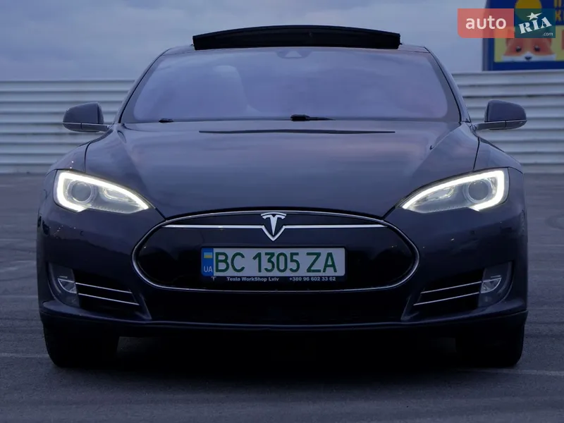 Tesla Model S 2015