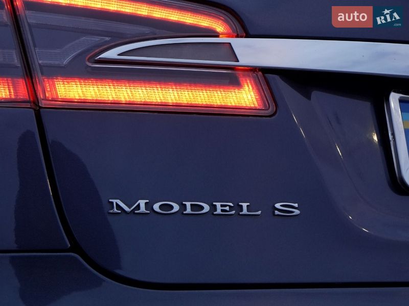 Лифтбек Tesla Model S 2015 в Львове фото 9 Лифтбек Tesla Model S 2015 в Львове