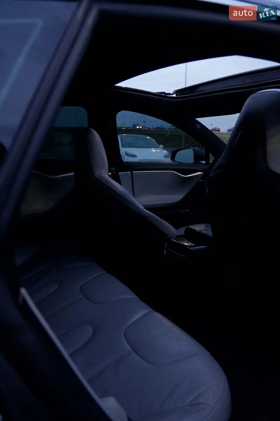 2015 Tesla Model S - мініатюра 15