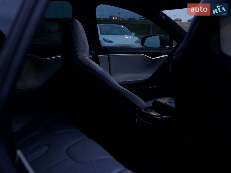 Лифтбек Tesla Model S 2015 в Львове фото 15 Лифтбек Tesla Model S 2015 в Львове