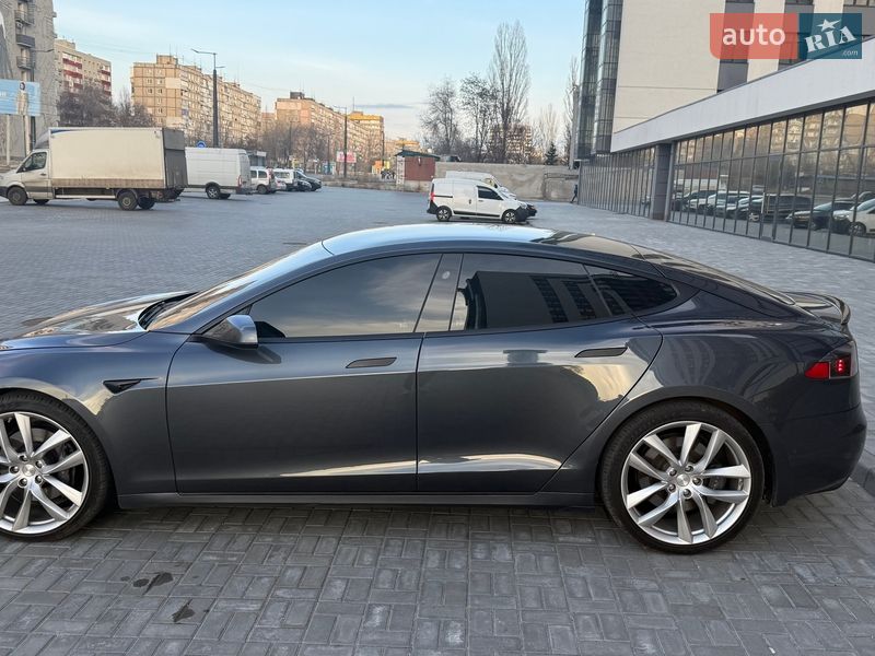 Ліфтбек Tesla Model S 2017 в Дніпрі фото 7 Ліфтбек Tesla Model S 2017 в Дніпрі
