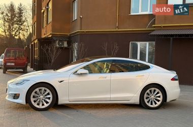 Лифтбек Tesla Model S 2017 в Дубно