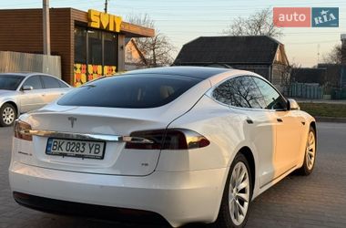 Лифтбек Tesla Model S 2017 в Дубно