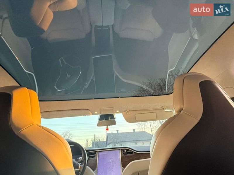 Лифтбек Tesla Model S 2017 в Дубно