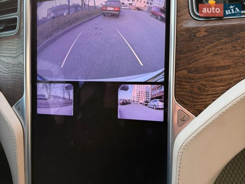 Лифтбек Tesla Model S 2017 в Дубно
