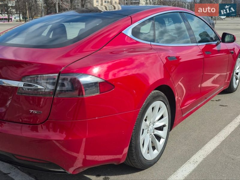 Лифтбек Tesla Model S 2017 в Киеве