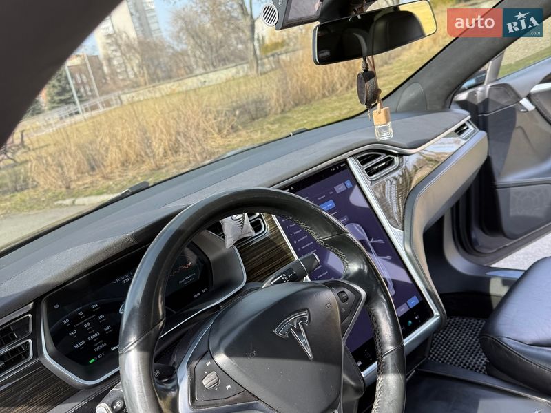 Лифтбек Tesla Model S 2016 в Кременчуге фото 27 Лифтбек Tesla Model S 2016 в Кременчуге