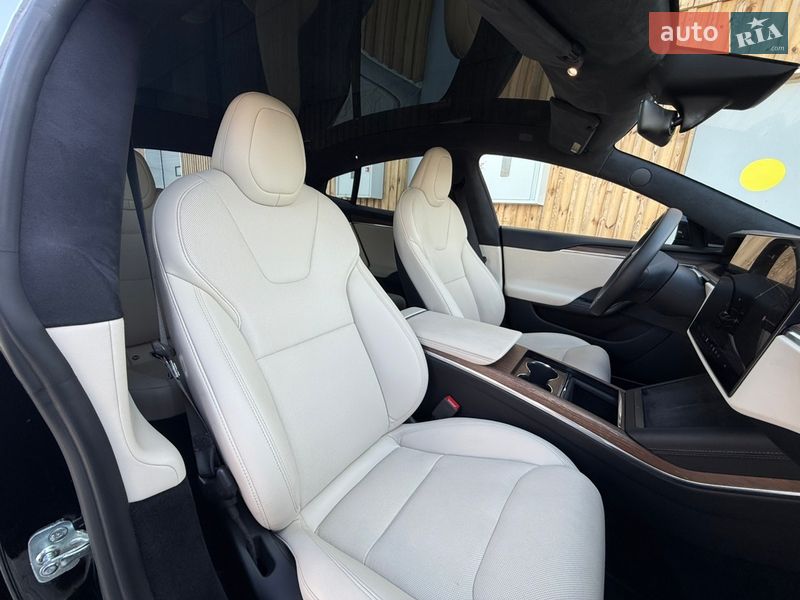 Ліфтбек Tesla Model S 2021 в Львові