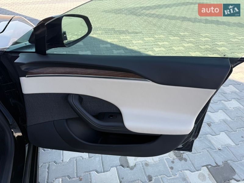 Ліфтбек Tesla Model S 2021 в Львові