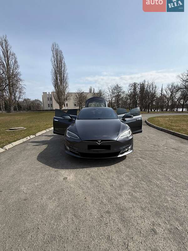 Лифтбек Tesla Model S 2016 в Кременчуге фото 2 Лифтбек Tesla Model S 2016 в Кременчуге