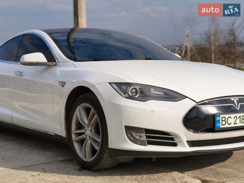 Tesla Model S 2014