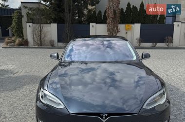 Лифтбек Tesla Model S 2017 в Львове