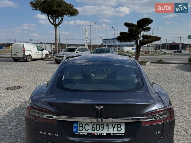 Лифтбек Tesla Model S 2017 в Львове