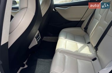 Лифтбек Tesla Model S 2017 в Львове