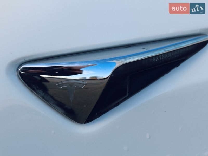 Лифтбек Tesla Model S 2019 в Киеве