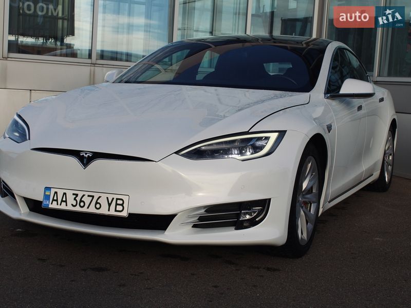Лифтбек Tesla Model S 2019 в Киеве