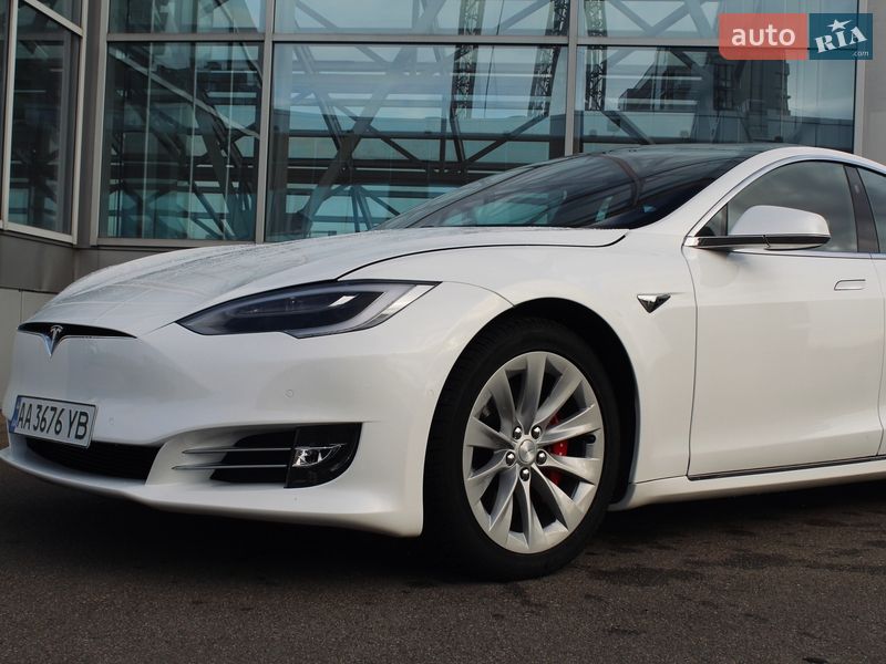 Лифтбек Tesla Model S 2019 в Киеве