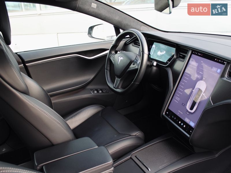 Лифтбек Tesla Model S 2019 в Киеве