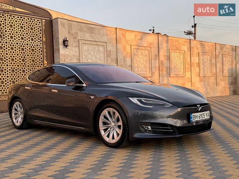 Ліфтбек Tesla Model S 2017 в Одесі