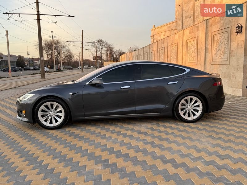 Ліфтбек Tesla Model S 2017 в Одесі