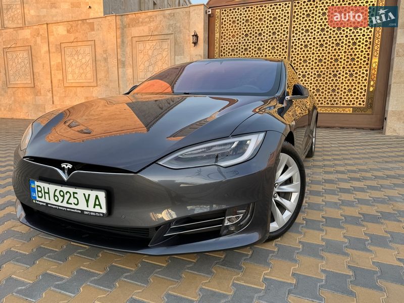 Ліфтбек Tesla Model S 2017 в Одесі