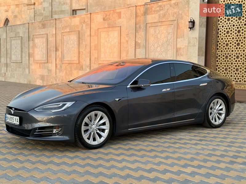 Ліфтбек Tesla Model S 2017 в Одесі
