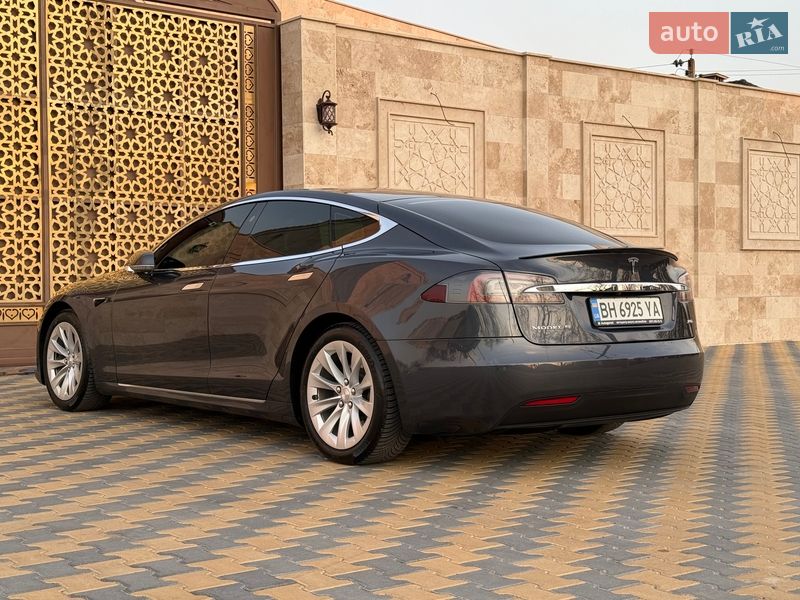 Ліфтбек Tesla Model S 2017 в Одесі