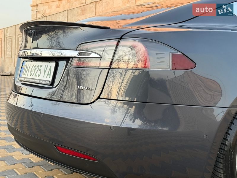 Ліфтбек Tesla Model S 2017 в Одесі
