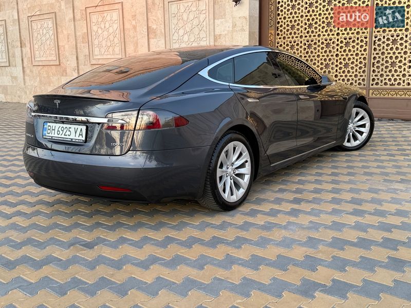 Ліфтбек Tesla Model S 2017 в Одесі