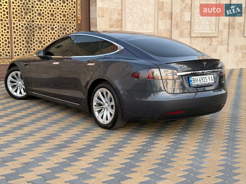Ліфтбек Tesla Model S 2017 в Одесі