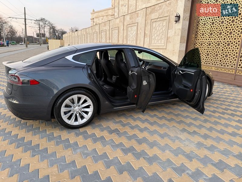 Ліфтбек Tesla Model S 2017 в Одесі