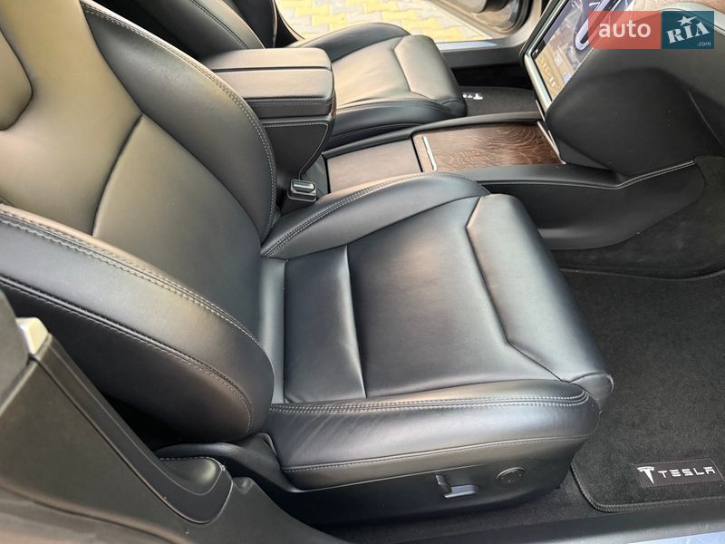 Ліфтбек Tesla Model S 2017 в Одесі