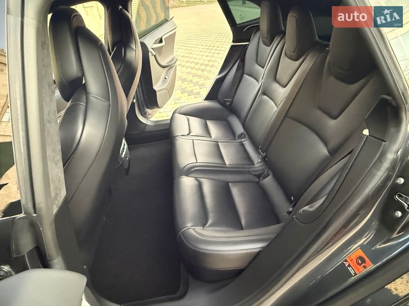 Ліфтбек Tesla Model S 2017 в Одесі