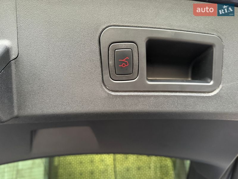 Ліфтбек Tesla Model S 2017 в Одесі