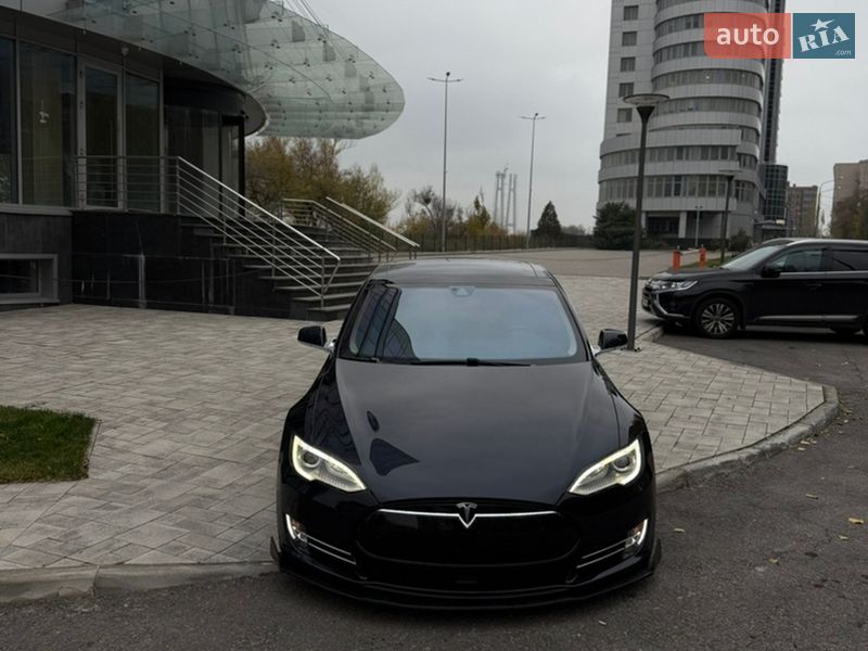 Ліфтбек Tesla Model S 2014 в Києві