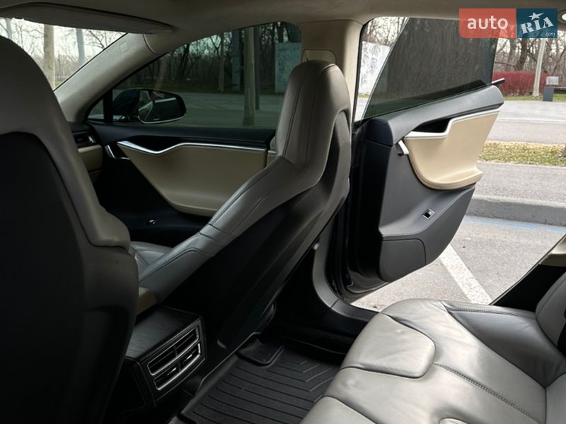 Ліфтбек Tesla Model S 2014 в Києві