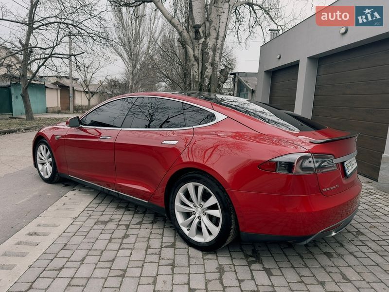 Ліфтбек Tesla Model S 2015 в Одесі