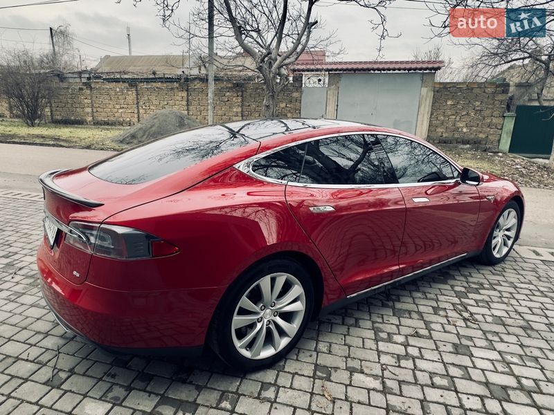 Ліфтбек Tesla Model S 2015 в Одесі